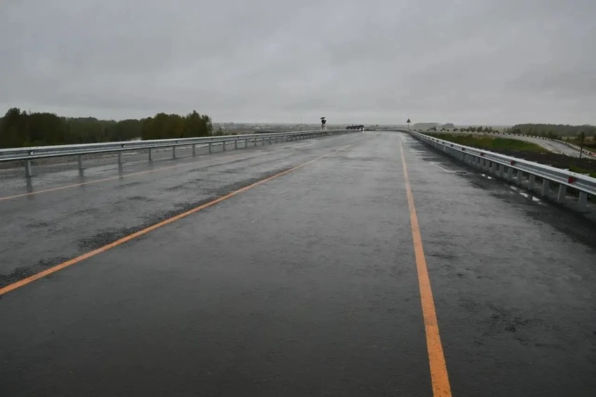 Открыто рабочее движение по новому путепроводу через железную дорогу в районе Логиново на федеральной трассе Р-354