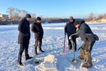 Толщина льда не позволяет провести Крещенские купания в Старом Каменске