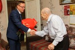 Глава города поздравил со столетием ветерана войны Дмитрия Дементьева