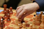 Научить слепого человека играть в шахматы