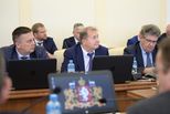 Денис Паслер потребовал оказать системную помощь семьям, пострадавшим от недобросовестных застройщиков индивидуального жилья