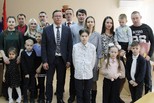 Алексей Герасимов вручил свидетельства о праве на получение социальной выплаты на приобретение жилья пяти семьям