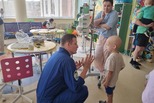 Российский космонавт помог маленьким пациентам Центра детской онкологии и гематологии отправить заветные мечты на орбиту
