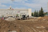 В Каменске-Уральском продолжается строительство стелы «Город трудовой доблести»