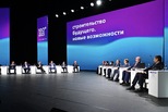 Евгений Куйвашев представил на форуме 100+ ключевые инфраструктурные проекты Свердловской области