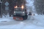 Улицы и тротуары Каменска-Уральского очищают от снега