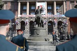 Денис Паслер вместе с уральцами принял участие в церемонии возложения цветов к памятнику маршалу Георгию Жукову