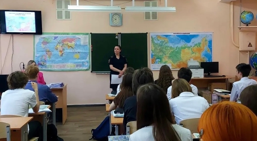 В преддверии летних каникул сотрудники Госавтоинспекции проводят профилактические беседы в школах города и района