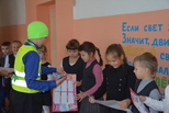 В школах Каменска-Уральского первоклассников торжественно принимают в пешеходы