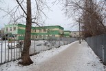 Пешеходные дорожки у школы № 16 в Каменске-Уральском осветят фонари