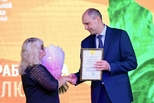 Денис Паслер наградил лучших социальных работников региона