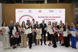 Губернатор Свердловской области вручил награды победителям конкурса «Научный Олимп»
