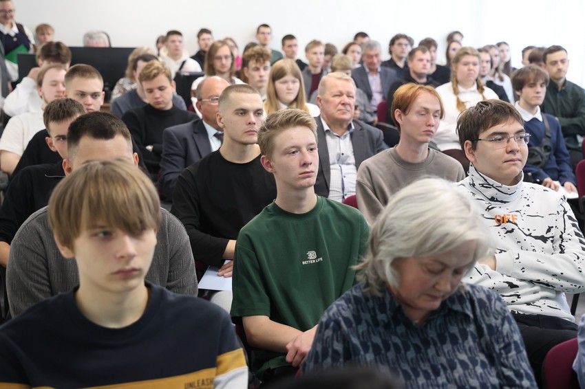 «Будущее промышленности — в ваших руках»: в Каменске-Уральском поздравили первокурсников политехнического института УрФУ
