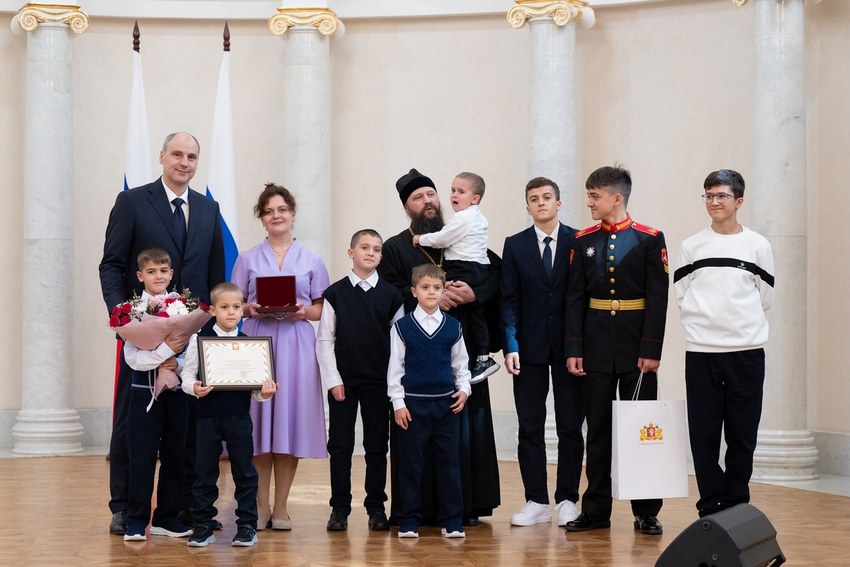 Денис Паслер презентовал беспрецедентные меры поддержки свердловских семей с детьми