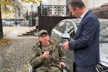 Ветеран из Каменска-Уральского с тяжелым ранением смог сесть за руль специализированного автомобиля