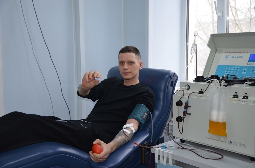 Денис Паслер в Национальный день донора крови поблагодарил участников донорского движения Свердловской области