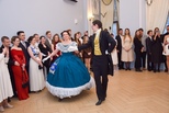 Новогодний бал молодожёнов собрал во Дворце бракосочетания 30 свердловских пар