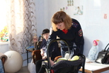 В канун Дня матери сотрудники Госавтоинспекции Каменска-Уральского посетили перинатальный центр