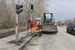 В Каменске-Уральском чистят дороги, газоны и тротуары
