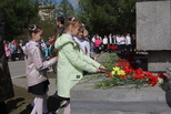 «Мир. Весна. Победа»! Каменские школьники провели торжественные мероприятия у мемориалов «Мир. Весна. Победа»! Каменские школьники провели торжественные мероприятия у мемориалов