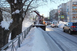 Восстановление ширины проезжей части и срезание снежного наката – одна из главных задач