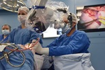 Свердловские врачи впервые применили в работе уникальный для Урала операционный микроскоп