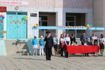 Сотрудники Госавтоинспекции поздравили школьников Каменска-Уральского и Каменского района с Днем знаний.