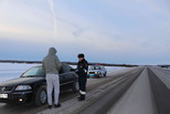Сотрудники Госавтоинспекции Каменска-Уральского напомнили водителям о соблюдении скоростного режима при движении на зимней трассе