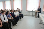 Медалисты школ Каменска-Уральского пообщались с первым заместителем губернатора Свердловской области Алексеем Шмыковым