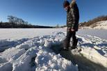 Спасатели проверили толщину льда на Каменке
