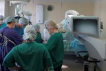 В Свердловской детской больнице юной пациентке имплантировали устройство, подавляющее боль