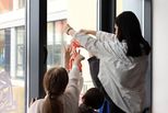 Свердловчане в рамках Всероссийской акции «Окна Победы» украсили более 19 тысяч окон Свердловчане в рамках Всероссийской акции «Окна Победы» украсили более 19 тысяч окон