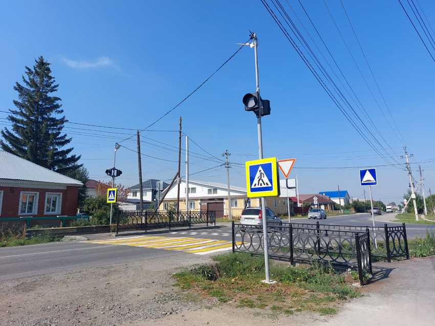 Дорожники Свердловской области в 2022 году привели к новым стандартам 779 пешеходных переходов
